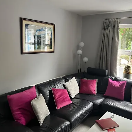 Five Oaks Bed & Breakfast With Free Parking, Tranquil Setting-3