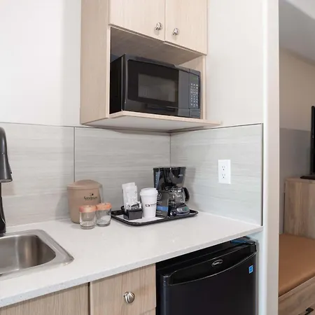 Sandman Hotel & Suites Regina-2