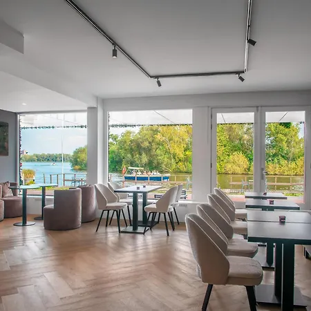 Amsterdam Lake Hotel-2