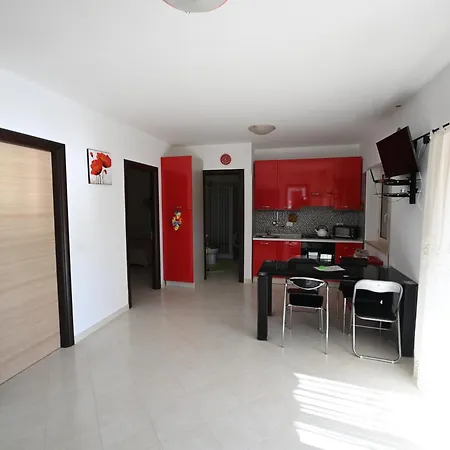 Villa Pizzo Beach Club - Free Pool & Private Beach Perfect For Families-2