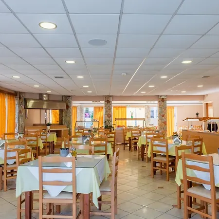 Village Inn Studios & Family Apartments-2