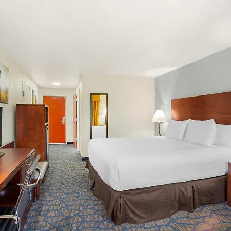 Best Western Plus Villa Del Lago Inn Patterson-3