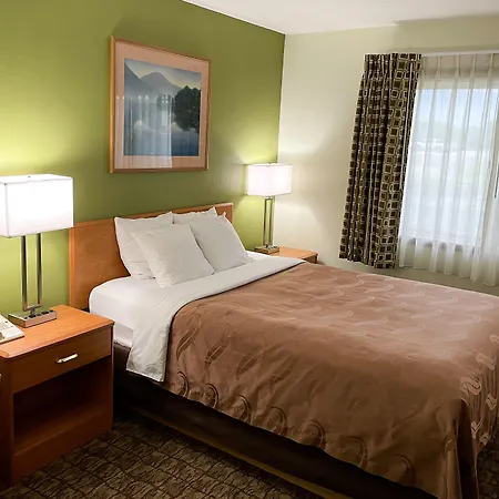 Hudson Inn & Suites-2