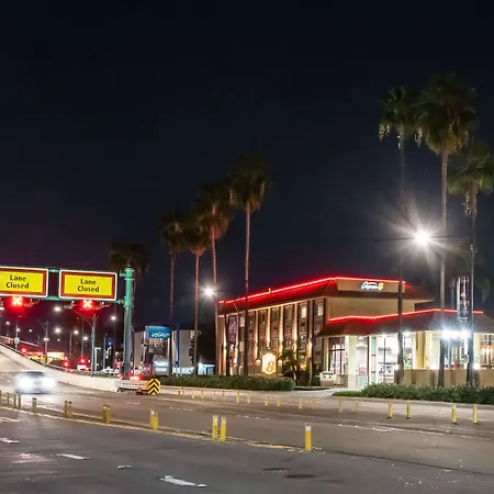 Super 8 By Wyndham Anaheim/Disneyland Drive-3