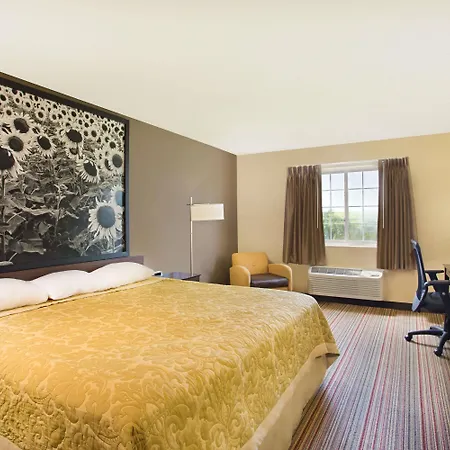 Super 8 By Wyndham New Hampton-2