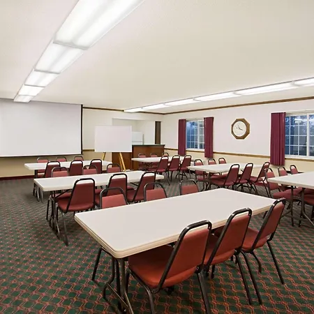 Super 8 By Wyndham New Hampton-3