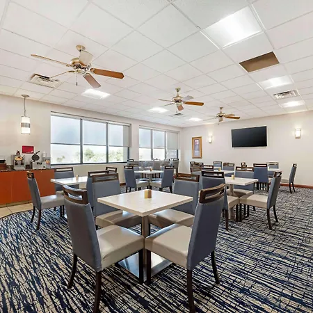 Best Western Plus Mid Nebraska Inn & Suites-3
