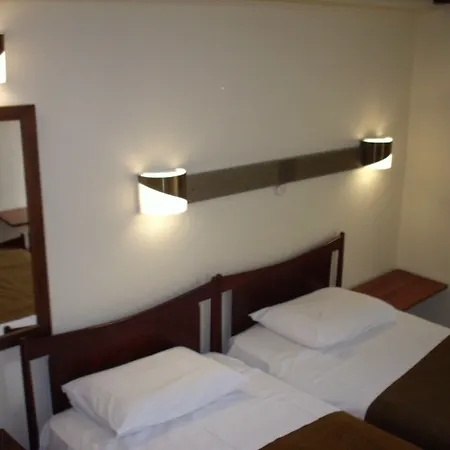 Claridge Hotel-2