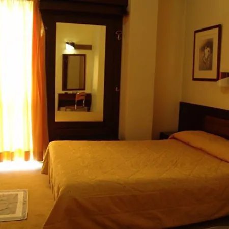 Claridge Hotel-3