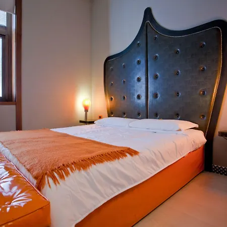 Orange Hotel-2