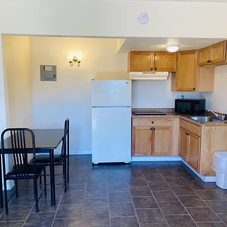 Traveler'S Place Inn & Suites-2