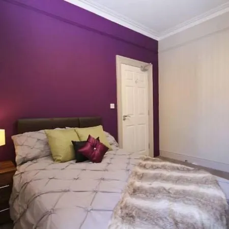 Liverpool Gidlow House Sleeps 8 - Infinity Apartments-2