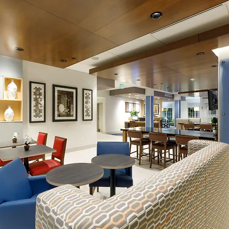 Holiday Inn Express & Suites - Sturbridge By Ihg-3