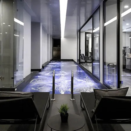 Crew Hotel-2