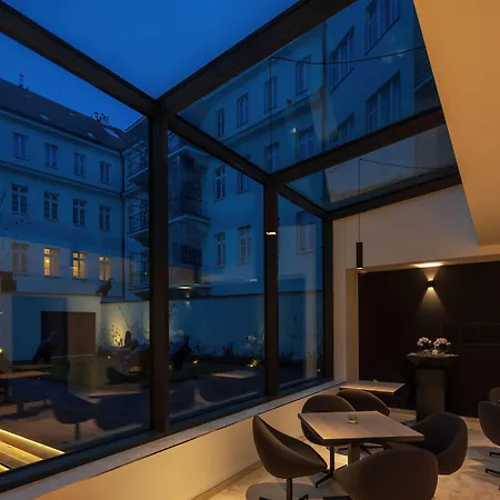 Hotel CUBE Prague-2