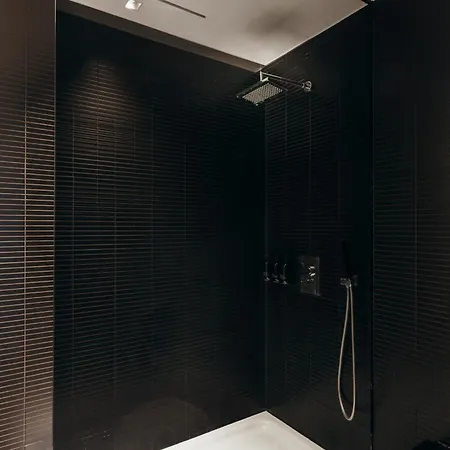 Carbon Hotel-3