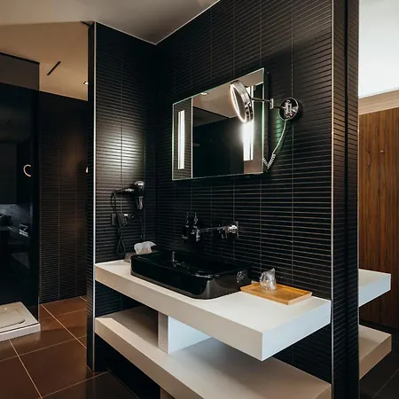 Carbon Hotel-2