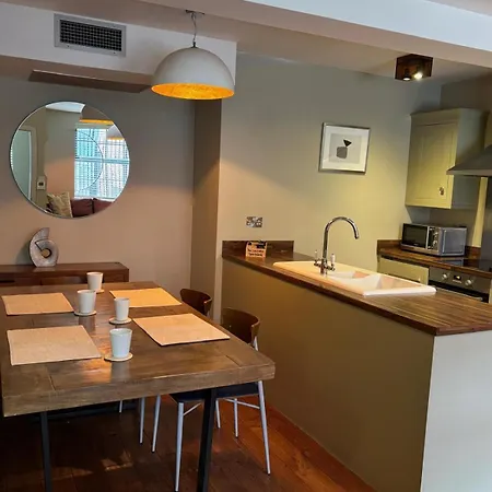 The Lawrance Luxury Aparthotel - York-3