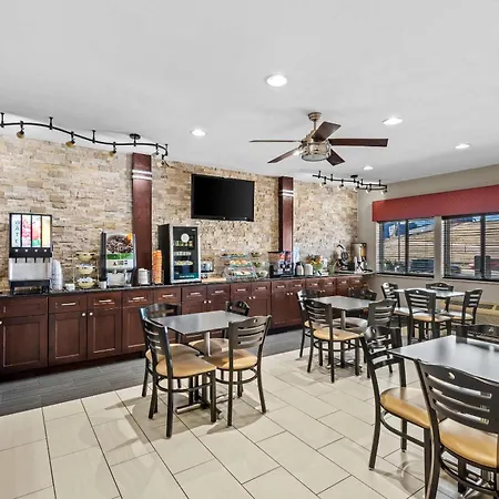 Quality Inn&Suites Des Moines Airport-2