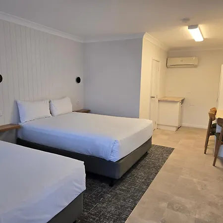 Best Western Parkside Motor Inn-3