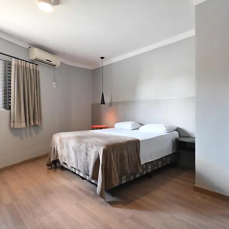 Hotel PrimeInn Excelente Custo Benefício e Taxas de Estacionamento Isentas-3