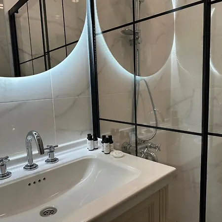 Smart And Simple Hotel Karakoy-3