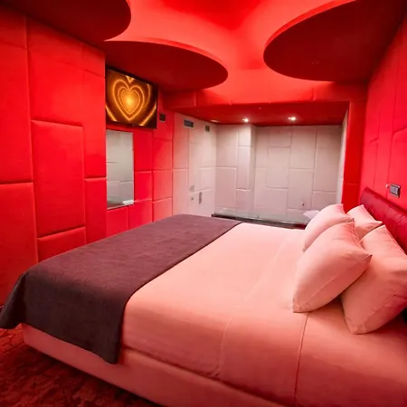 V Hotel-2