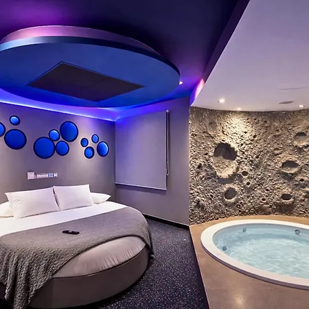 V Hotel-3