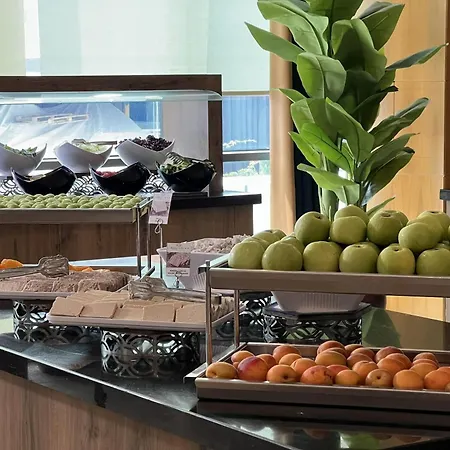 La Quinta By Wyndham Istanbul Gunesli-3