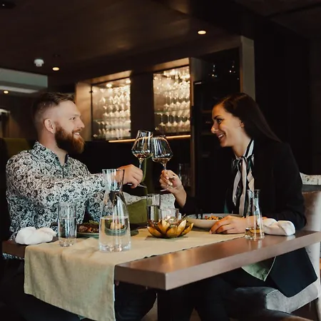 VIER Studios&Restaurant-2