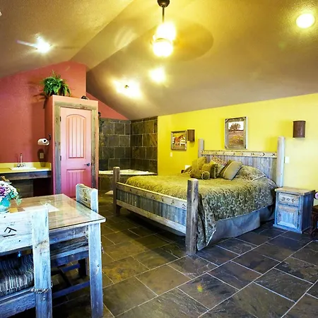 Rustic Creek Ranch Resort At North Jellystone Park-3
