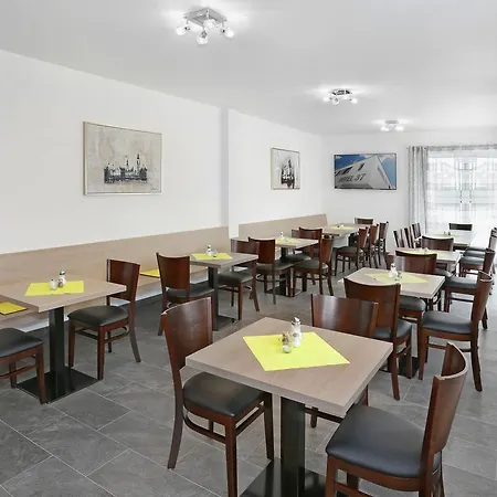 Hotel 37-3