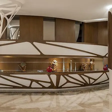 Noah'S Ark Deluxe Hotel & Spa-2