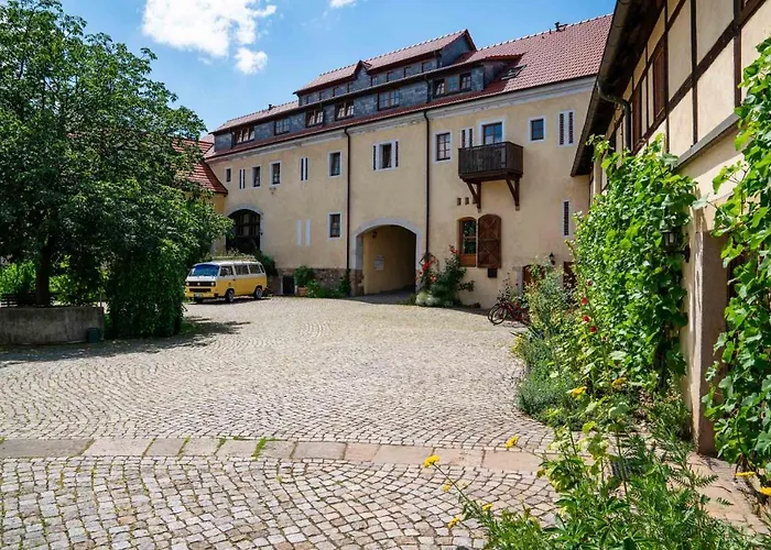 Landhotel Gut Wildberg mit Badeteich und großem Garten