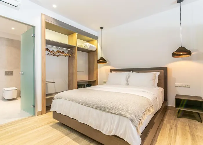 F&S Lounge Suites