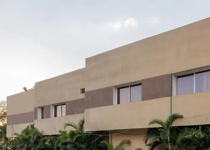 Oyo 7576 Varuna Inn Chennai