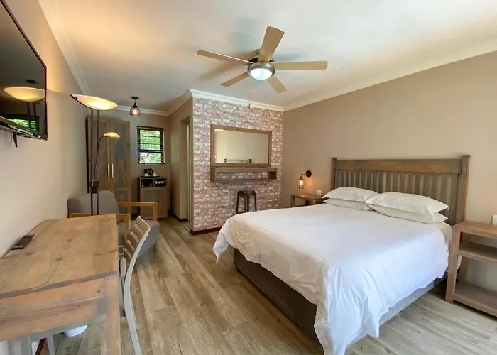 Loerie Guest Lodge