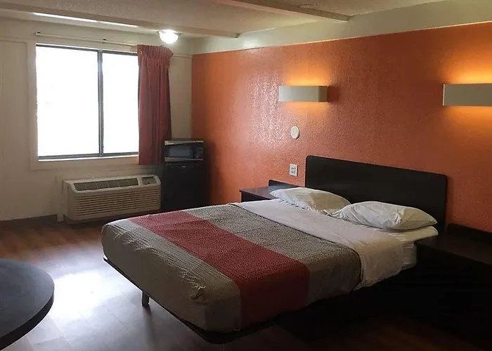 Travelodge By Wyndham Benton Harbor Mi