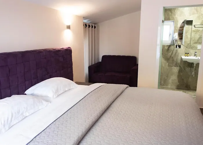 Venis Hotel