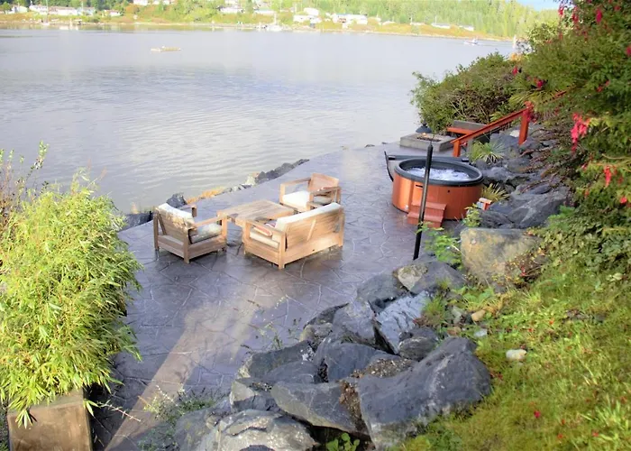 Oceanfront Room With Hot Tub & Firepit