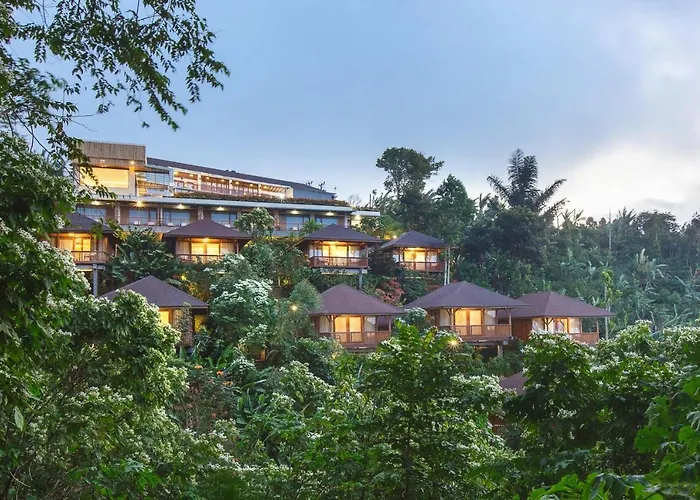 Giriwood Hotel & Villa