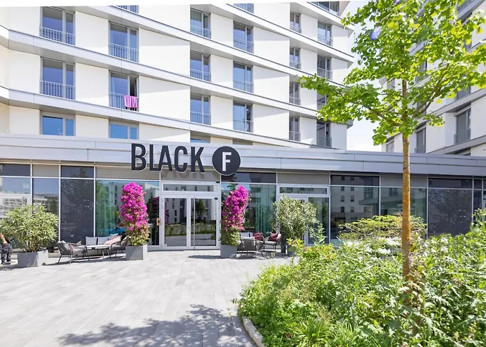 Black F House - Serviced Apartments