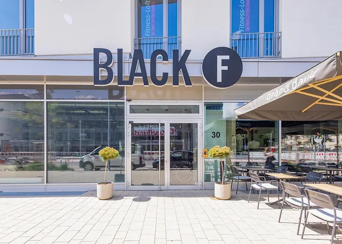 Black F House - Serviced Apartments
