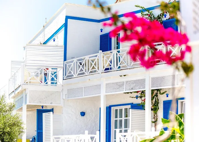 Otel Mavi Beyaz