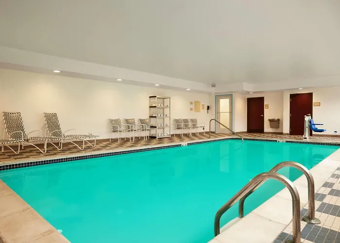 Country Inn & Suites By Radisson, Dearborn, Mi