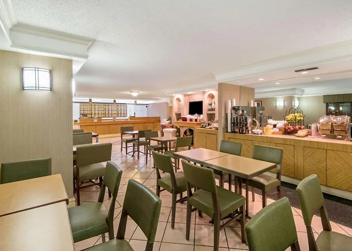 La Quinta Inn By Wyndham San Antonio Market Square