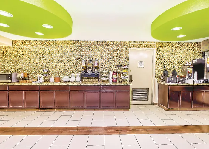 Oakland Airport Arena Hotel