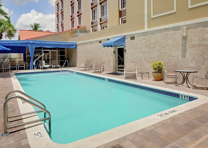 Hampton Inn & Suites Fort Lauderdale Airport