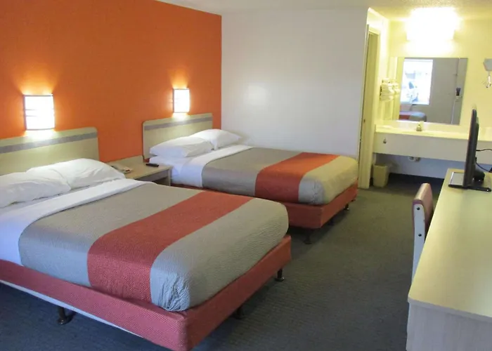 Travelodge By Wyndham Lansing