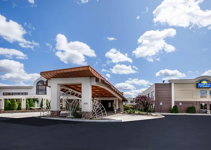 Days Inn & Suites By Wyndham Rochester Hills Mi